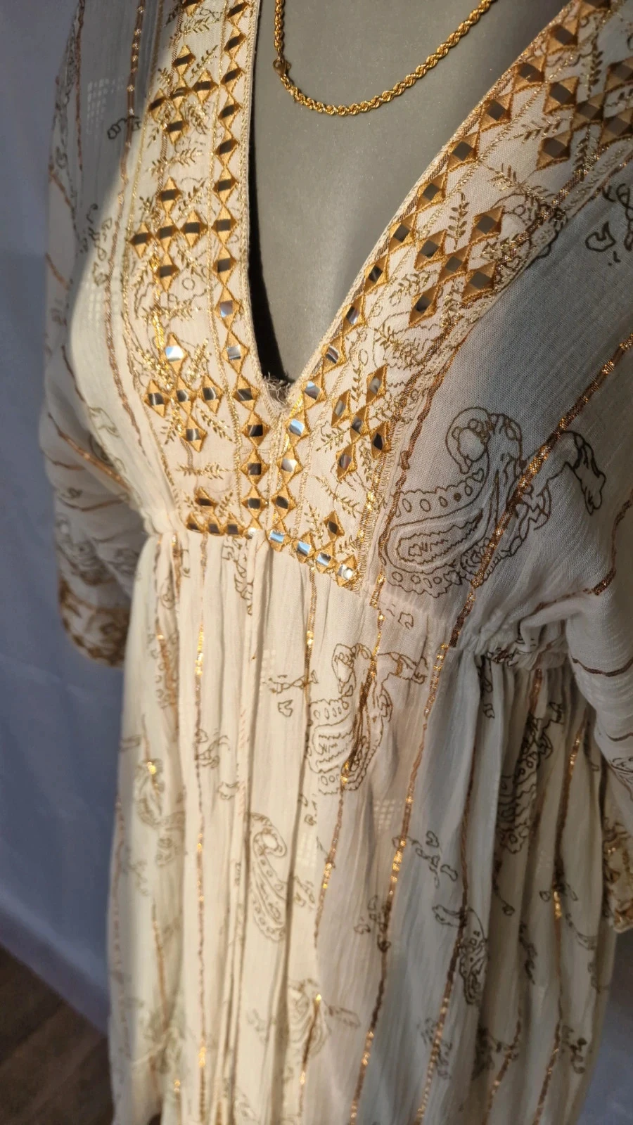 Robe bohème blanche et dorée – détails brodés – taille 36/38 – photo 6